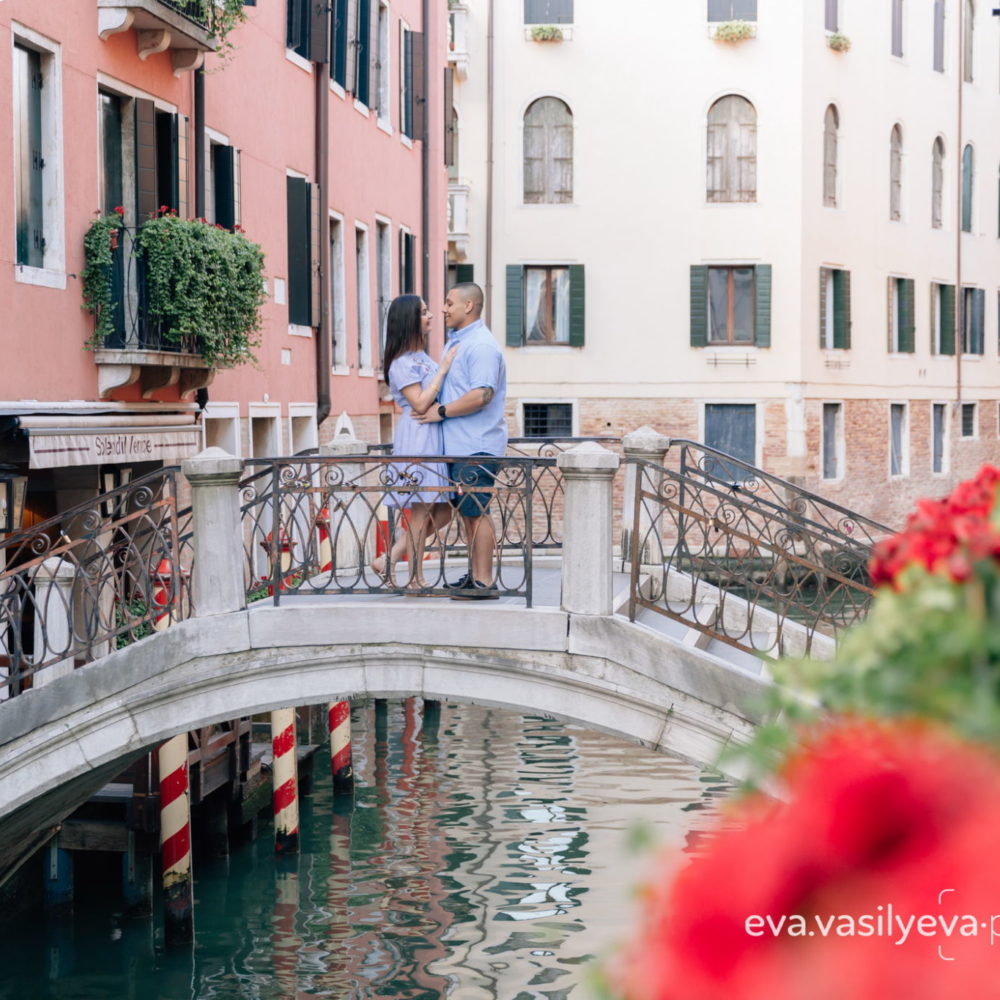 romantic photo shoot in Venice