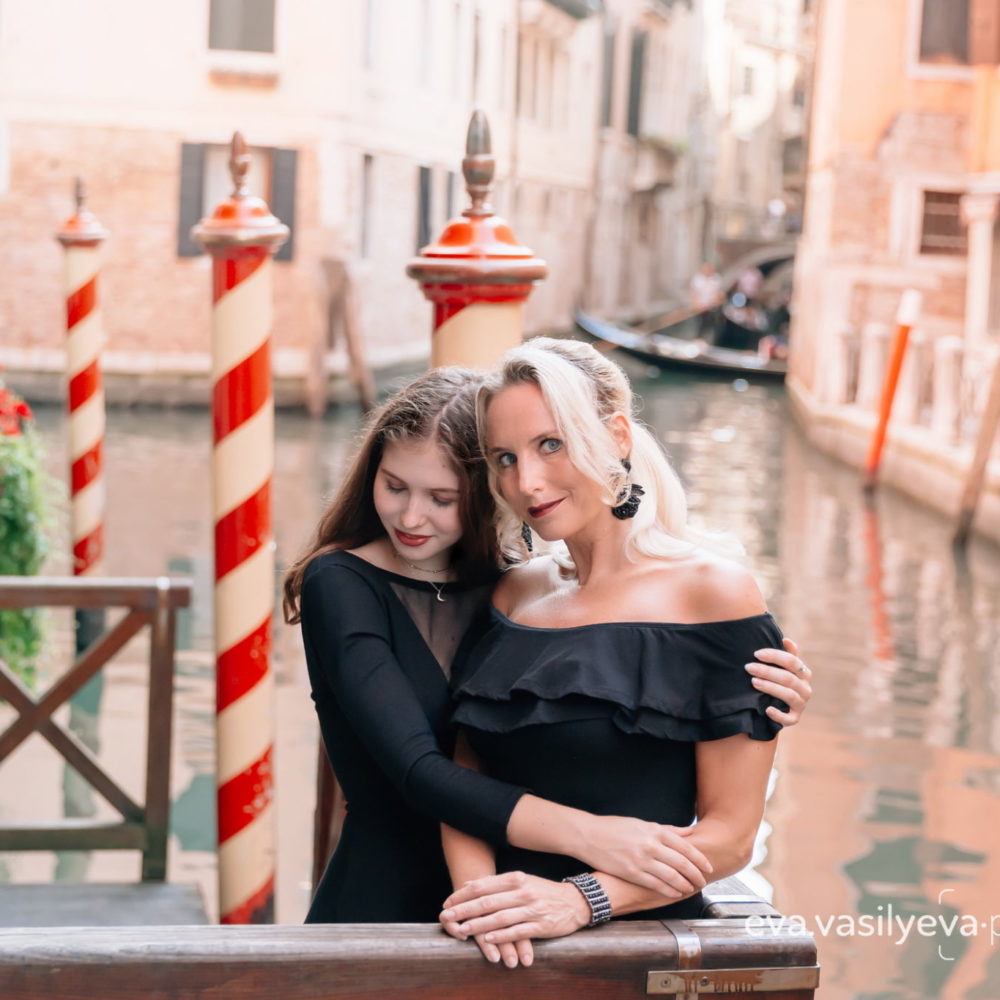 family photographer in venice: mother and daughter