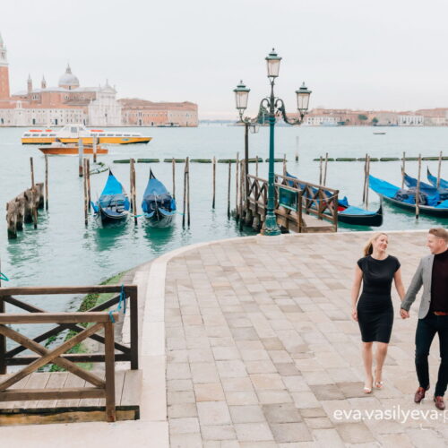 Engagement photographer in Venice